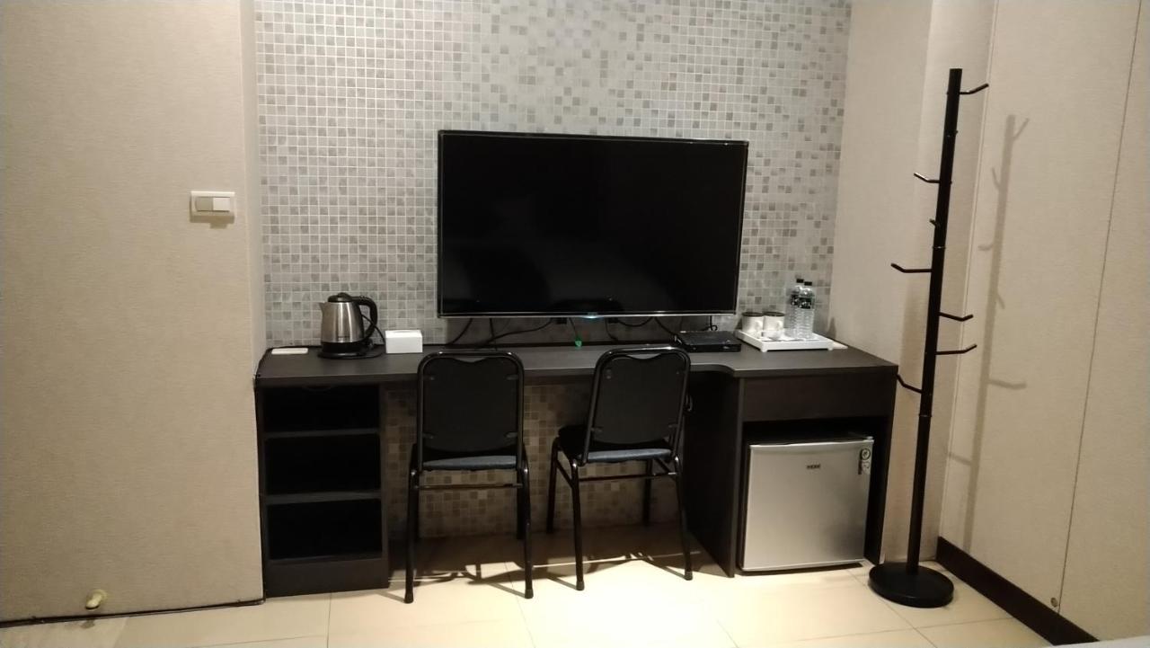 Boston Plus Hotel Chiayi City Exterior foto