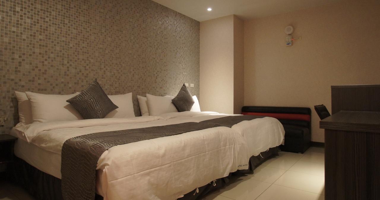 Boston Plus Hotel Chiayi City Exterior foto