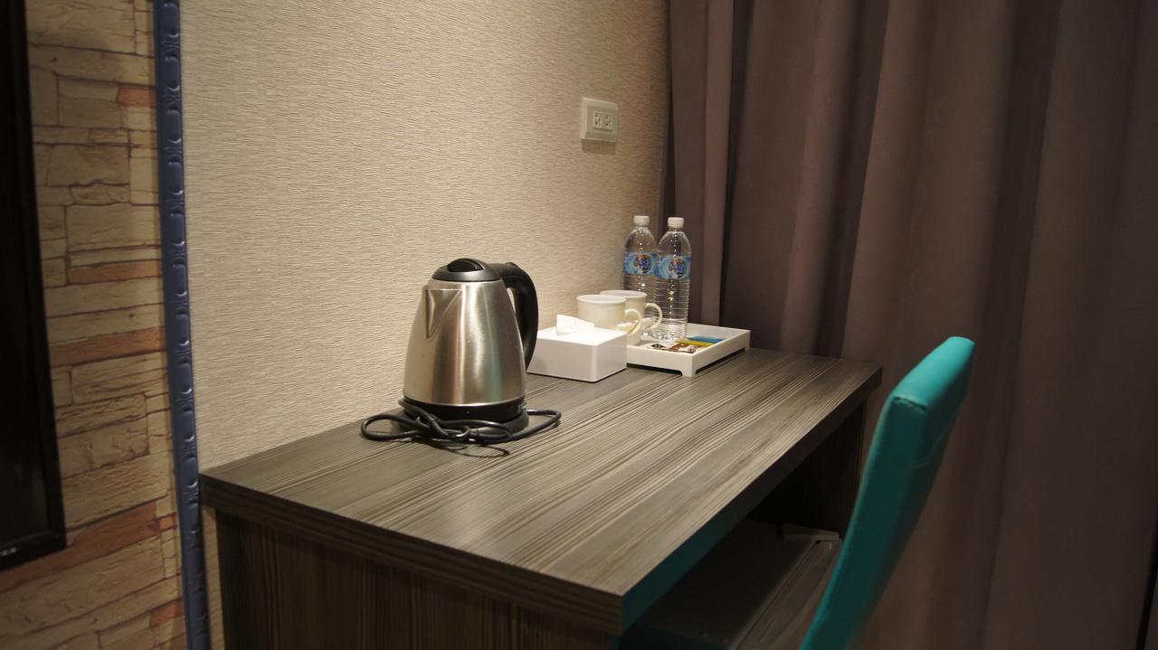 Boston Plus Hotel Chiayi City Exterior foto