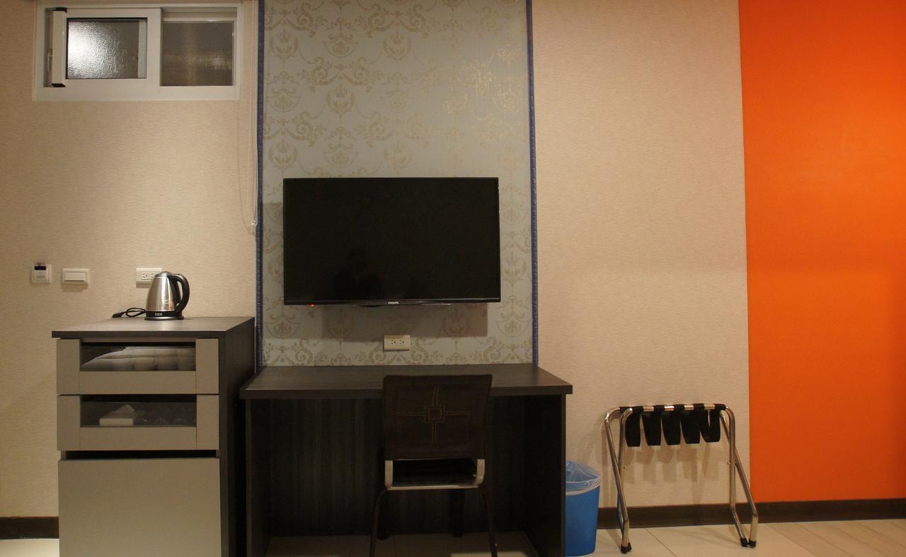 Boston Plus Hotel Chiayi City Exterior foto