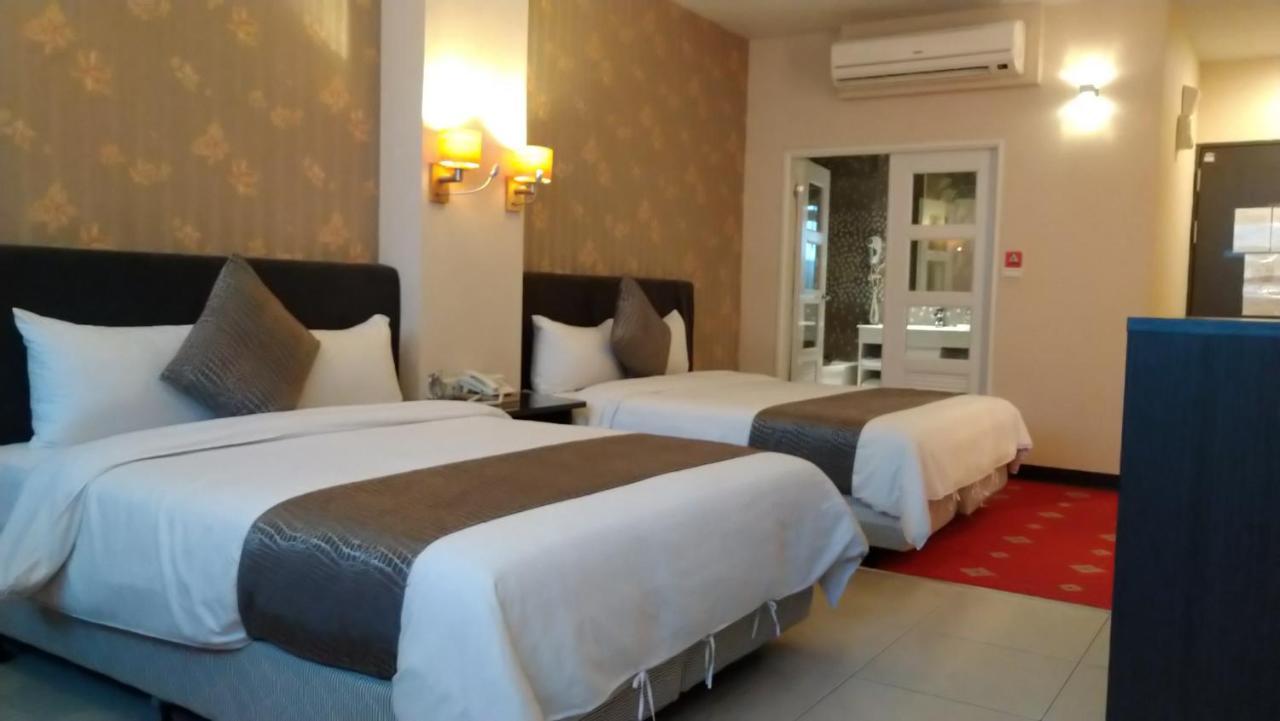 Boston Plus Hotel Chiayi City Exterior foto